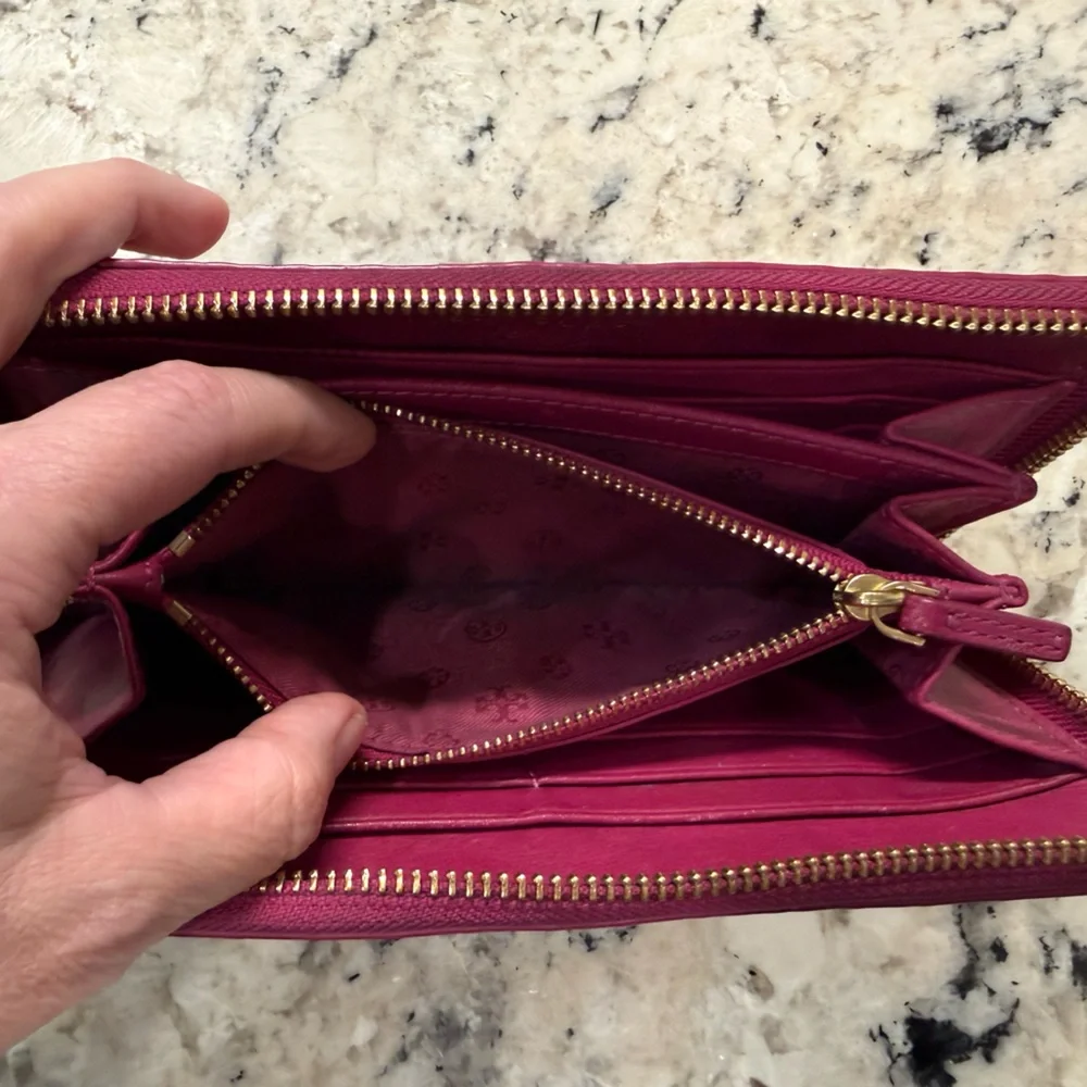 Tory Burch Quilted Zip Wallet